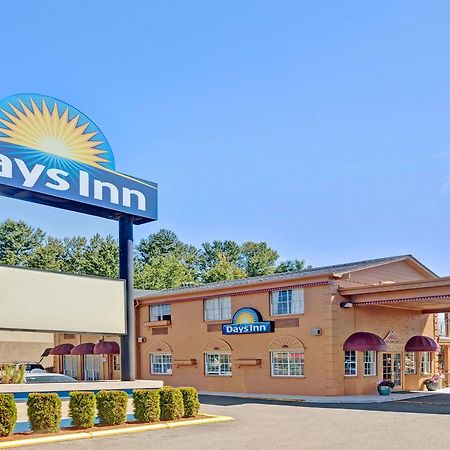 Days Inn By Wyndham Евърет Екстериор снимка