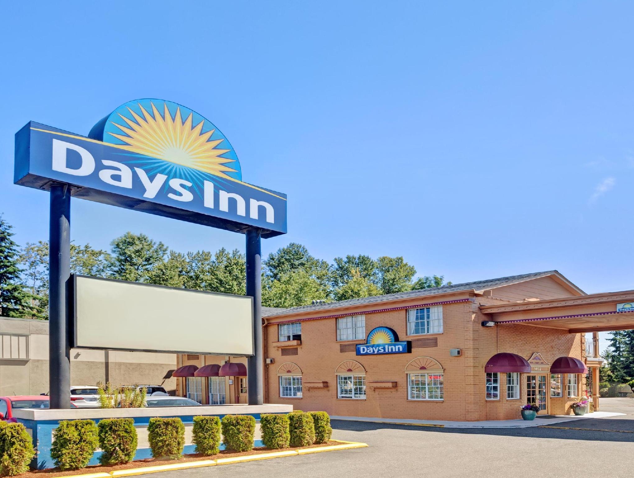 Days Inn By Wyndham Евърет Екстериор снимка