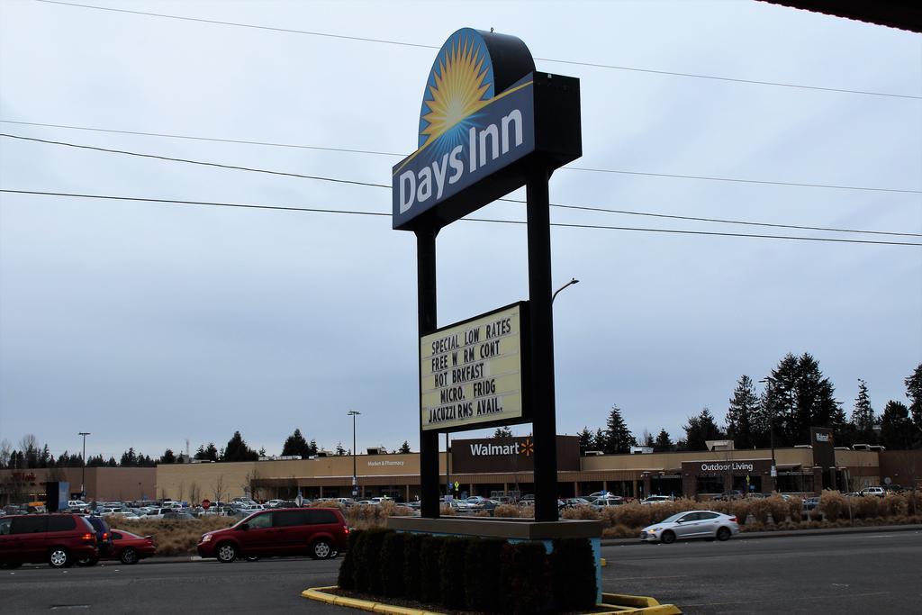 Days Inn By Wyndham Евърет Екстериор снимка