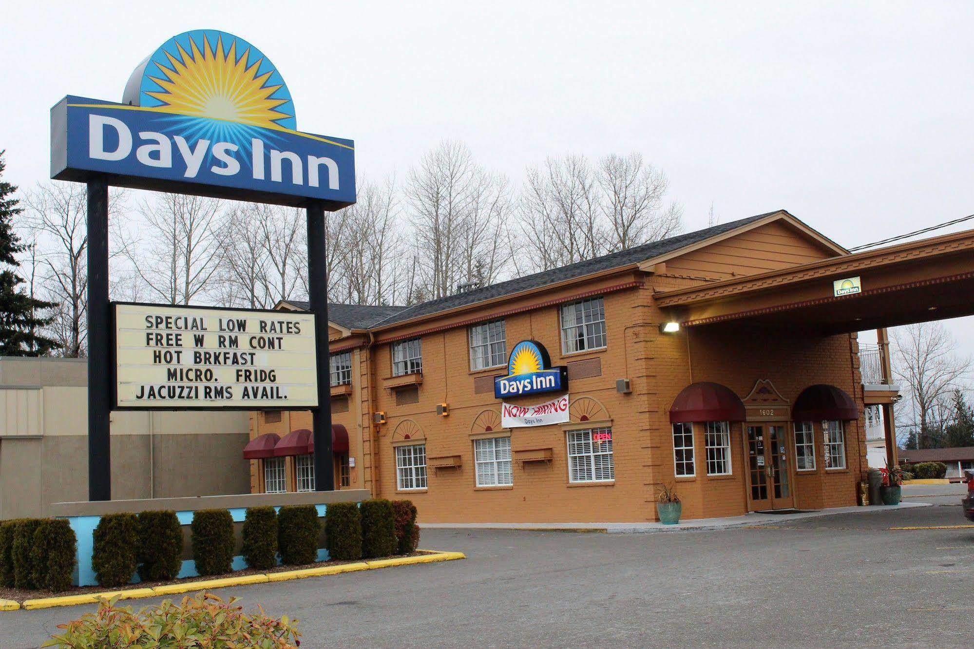 Days Inn By Wyndham Евърет Екстериор снимка